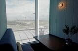飛行機の離着陸が眺められるブース席