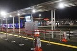 バスターミナルには、方面別に乗り場が分かれている（筆者撮影）