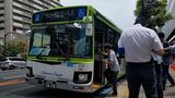 東西線の代行輸送を行う国際興業バス（東陽町にて、筆者撮影）