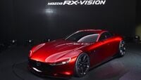 マツダ､｢RX-VISION｣でロータリー復活へ 強みの圧倒的な出力､燃費規制クリアなるか
