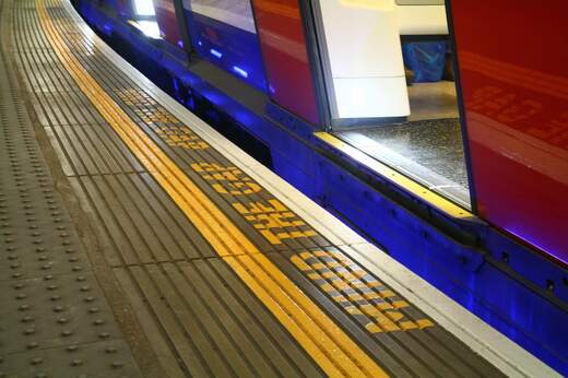 鉄道線路土木用語におけるアメリカ英訳、イギリス英訳、ドイツ訳、フランス訳のセット 現地収録!イギリス英語でめぐるLONDON(CD1枚付き) | 光田 達矢 |本