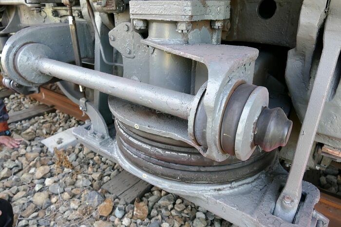 外に張り出した空気ばね