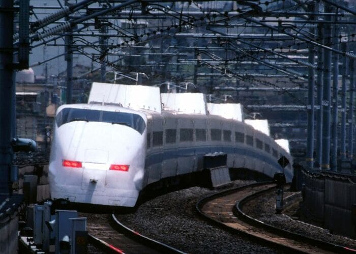 300系の先行量産車「J0編成」