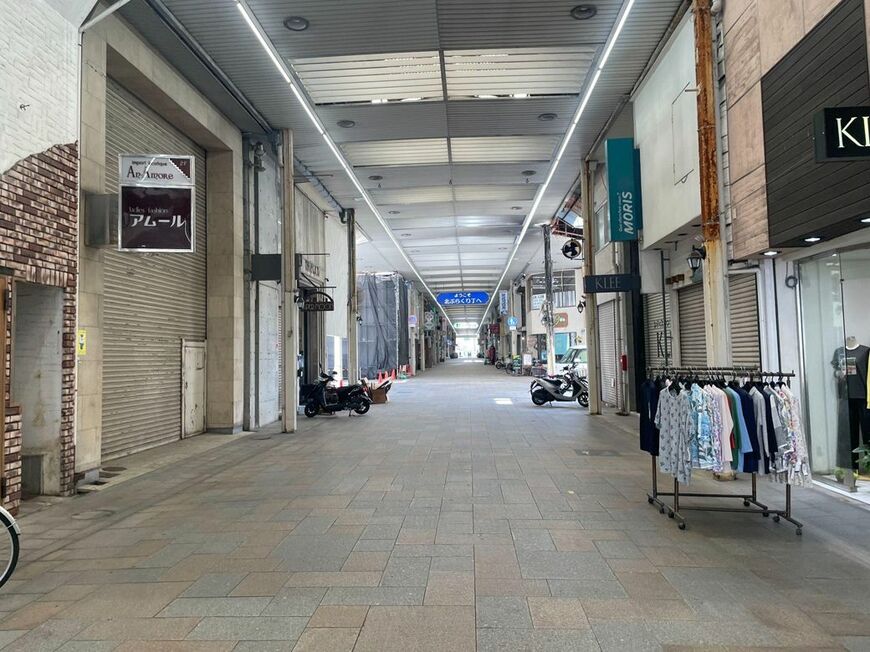 ちなみに、筆者の故郷・丸亀のシャッター商店街の様子はこちら。悲しいかな、なんとも寂しい風景……（写真：筆者提供）