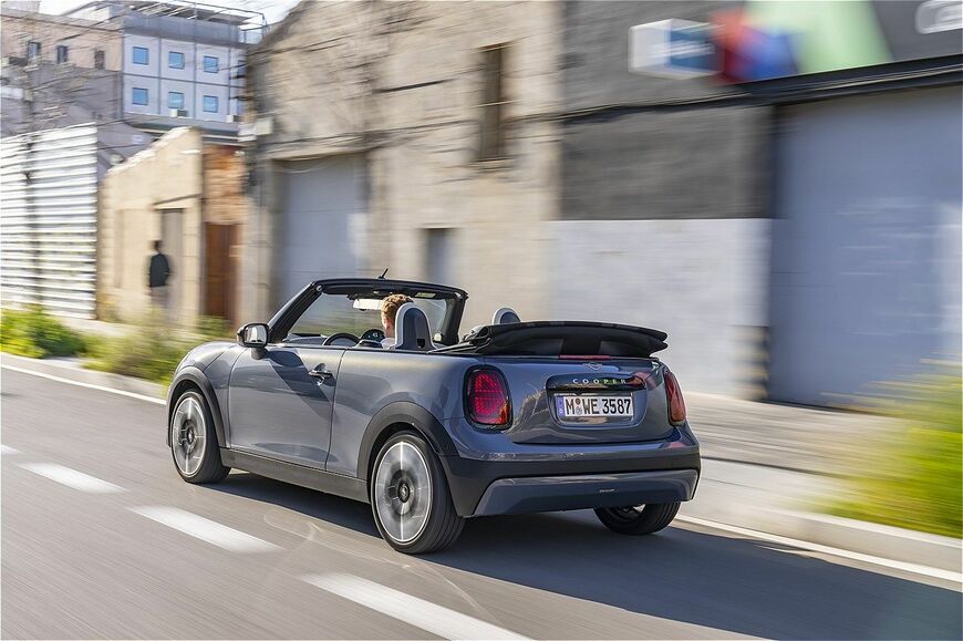 MINI（ミニ）の新型「ミニ・クーパー・コンバーチブルS」（写真：MINI）