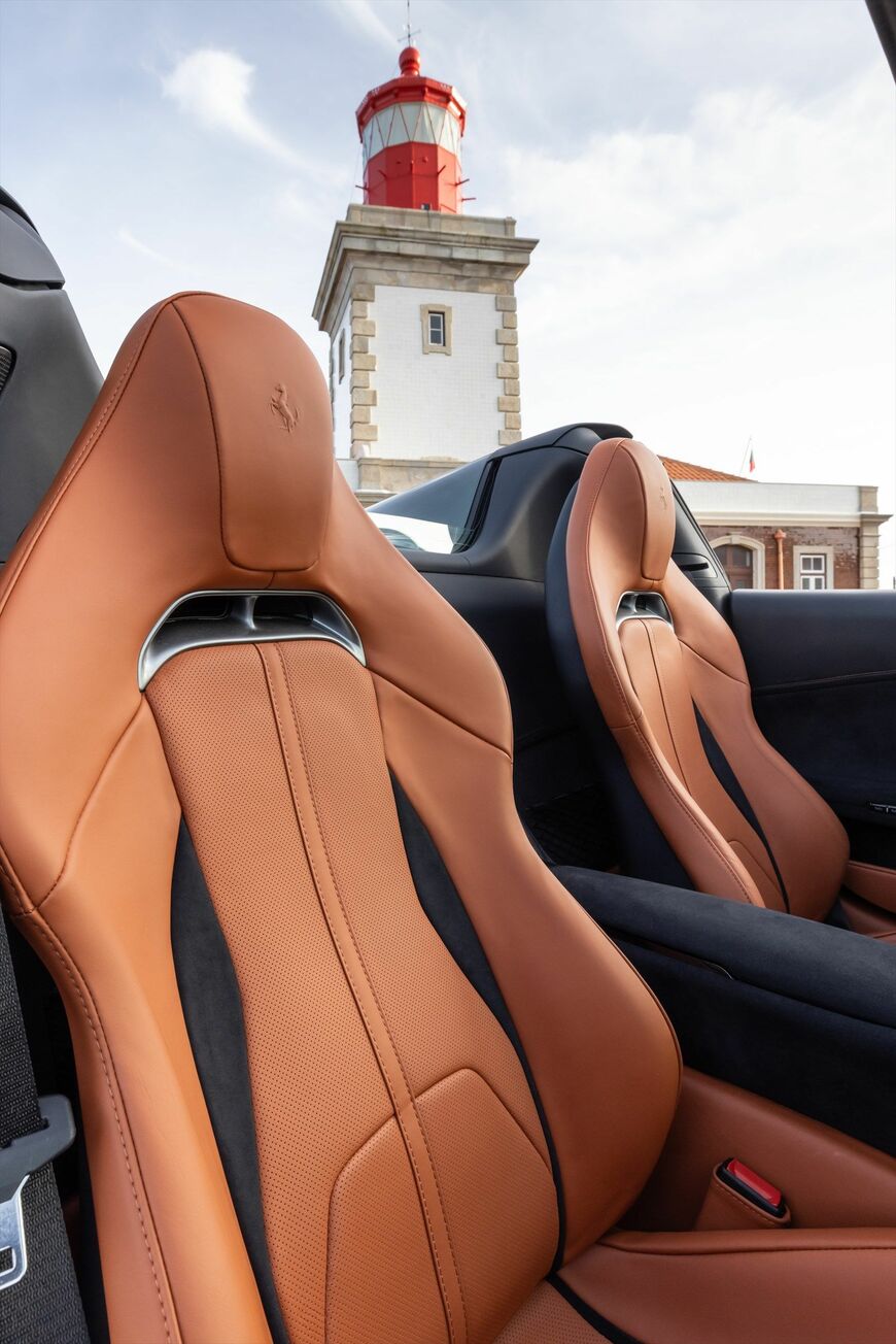 フェラーリの新型車「12チリンドリ・スパイダー」（写真：Ferrari SpA）