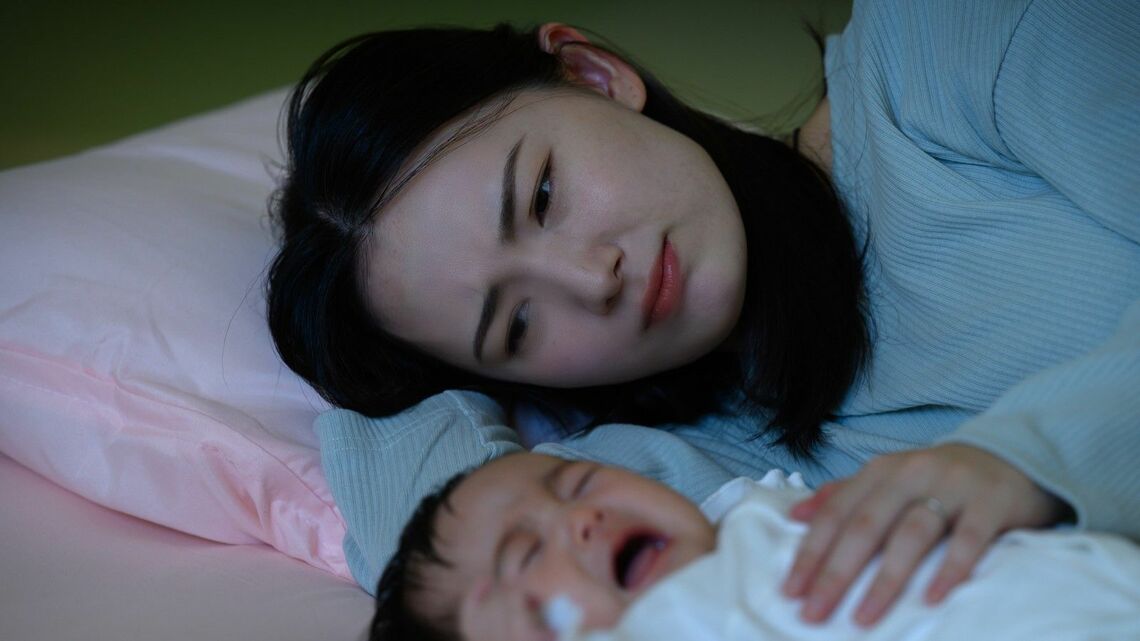 人類の進化の歴史を踏まえると、現代の核家族による子育ては理想的とは言えないようです(写真:kapinon/PIXTA)