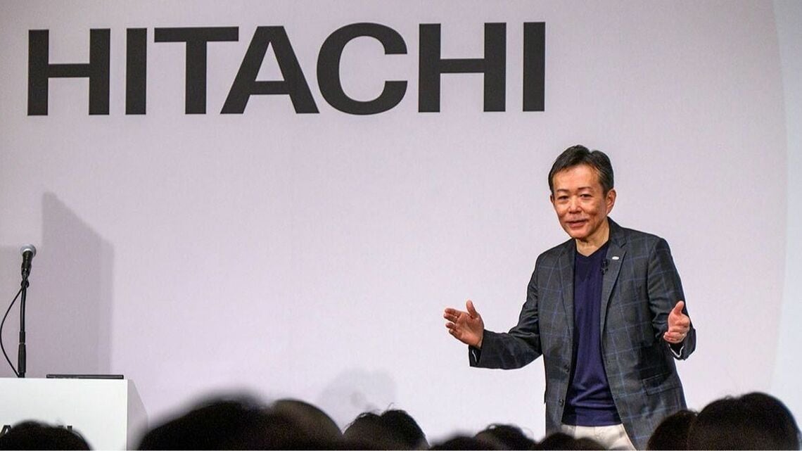 4月1日、新入社員に「変化にすばやく対応して、機敏に行動する力を磨いてほしい」と呼びかけた德永俊昭社長（記者撮影）