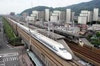 京都線は上牧―大山崎間で東海道新幹線と並行する。