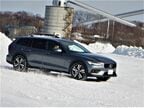 横滑り時にはシートベルトが電動で巻き上げられる