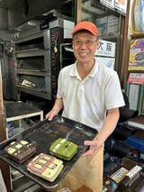 「手作りパンの店ぶんぶん」の店主、原田さん（筆者撮影）