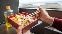 人気でも激減､最新｢駅弁｣販売駅数ランキング 時刻表で判明､販売する駅は毎年減少が続く