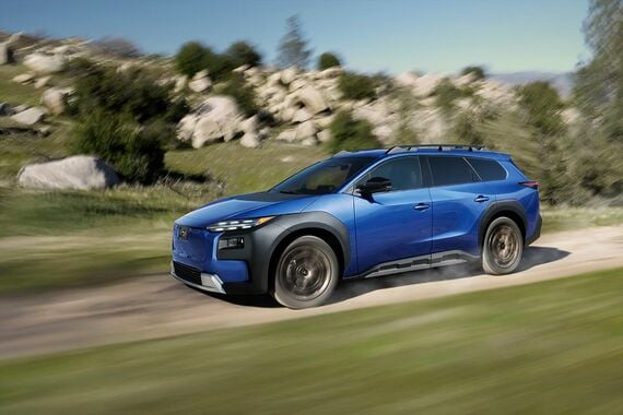 「トレイルシーカー」は「ソルテラ」よりも全長が長く、荷室が拡大されている（写真：SUBARU）