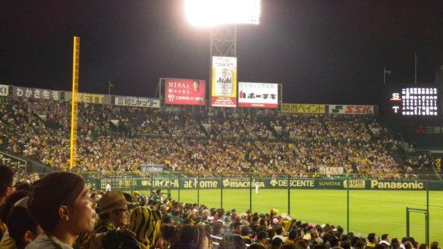 満員になっていない3塁側外野席