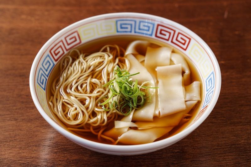現在、開発中の中華麺ときしめんを組み合わせた「ラッキー」（筆者撮影）