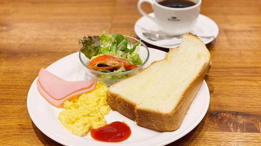 珈琲館の朝限定メニュー「トースト&スクランブル」は、昔なつかしい正統派のモーニング（筆者撮影）
