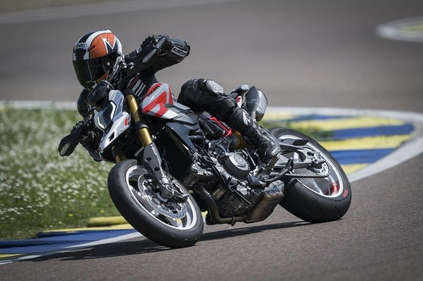 ドカティの新型バイク「ハイパーモタードV2/SP」（写真：DUCATI）