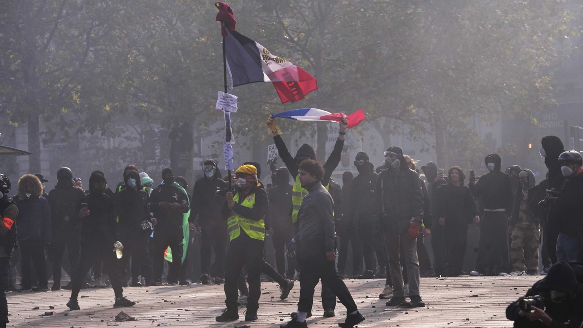 ｢フランスは燃えているか？｣全土に広がる若者の怒りと抗議デモ､ゼネストへとつながった1968年｢5月革命｣の再来か | 政治・経済・投資 | 東洋経済オンライン