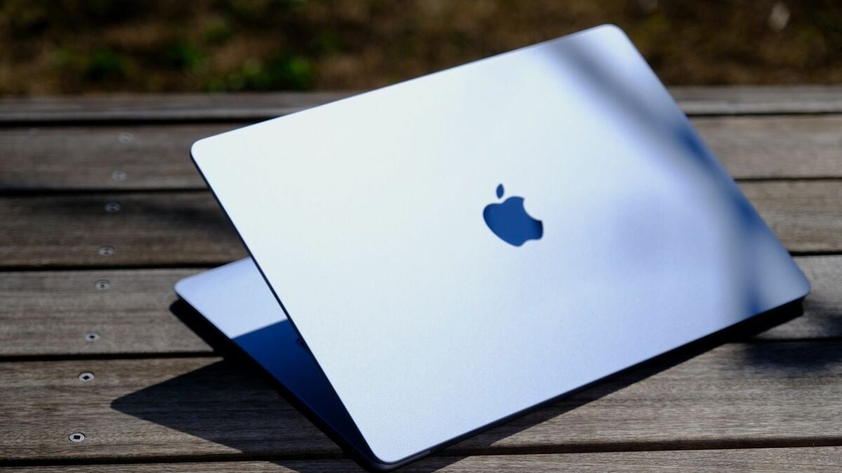 MacBook Air 13インチ スカイブルー MacBook Airの新色スカイブルー 、｢スカイシルバー｣の方がしっくり