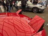 「ロードスター（NA）」と「RX-7（FD）」の周りには常に多くの人が集まっていた（写真：桃田健史）