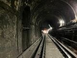 約180年前に建設されたテムズトンネルの中（筆者撮影）