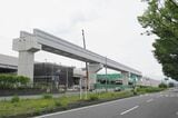 工事が最も進んでいる工区では支柱の上に鋼製の軌道桁を設置済み（撮影：伊原薫）