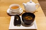 おかげ庵 おむすびセットとあずき茶のモーニングセット