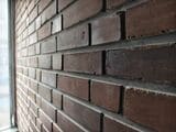 ２階の西側側面は、内側も煉瓦壁となっていて当時のままだ（筆者撮影）