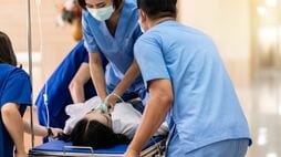 傷口が開いたまま退院､救急搬送を呼ぶと4万ドル請求…あなたの健康と財布を人質に取る､PEによる｢医療現場の乗っ取り｣
