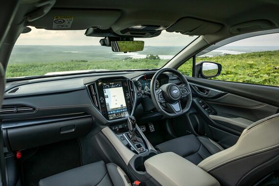 試乗車はオプションの本革シート仕様だが、標準のテキスタイル仕様もカラーは同じ(写真:SUBARU)