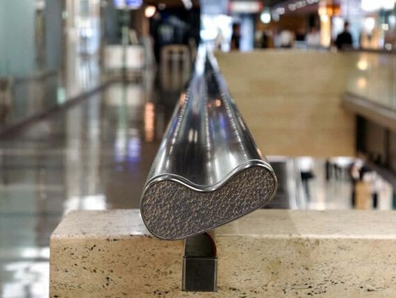 金属製の手すり