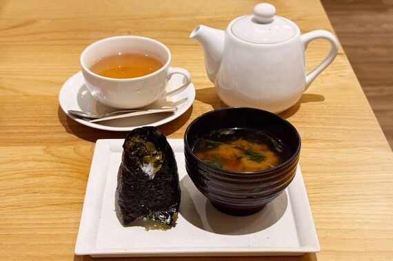 おかげ庵 おむすびセットとあずき茶のモーニングセット