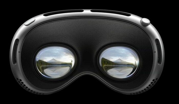 片眼4K以上の解像度、合計2300万画素の解像度をもつディスプレイは、非常に明るくくっきりと見える
