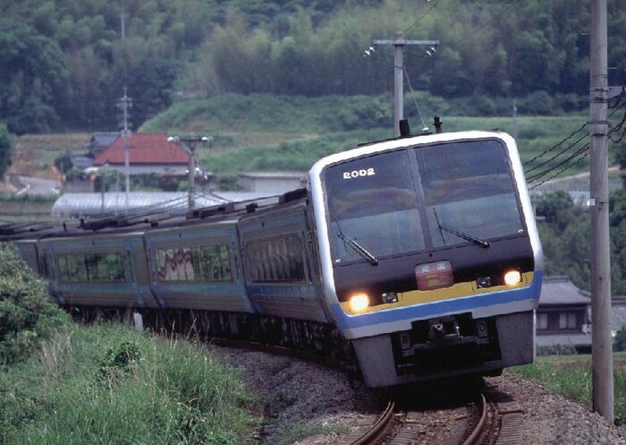世界初の振り子式気動車、JR四国2000系
