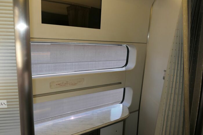 喫煙コーナーを車販準備室にした