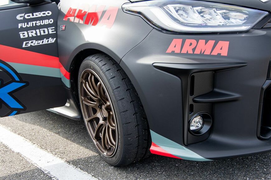 装着タイヤは、圧倒的なグリップ性能を誇るアドバンA052（東洋経済オンライン編集部撮影）