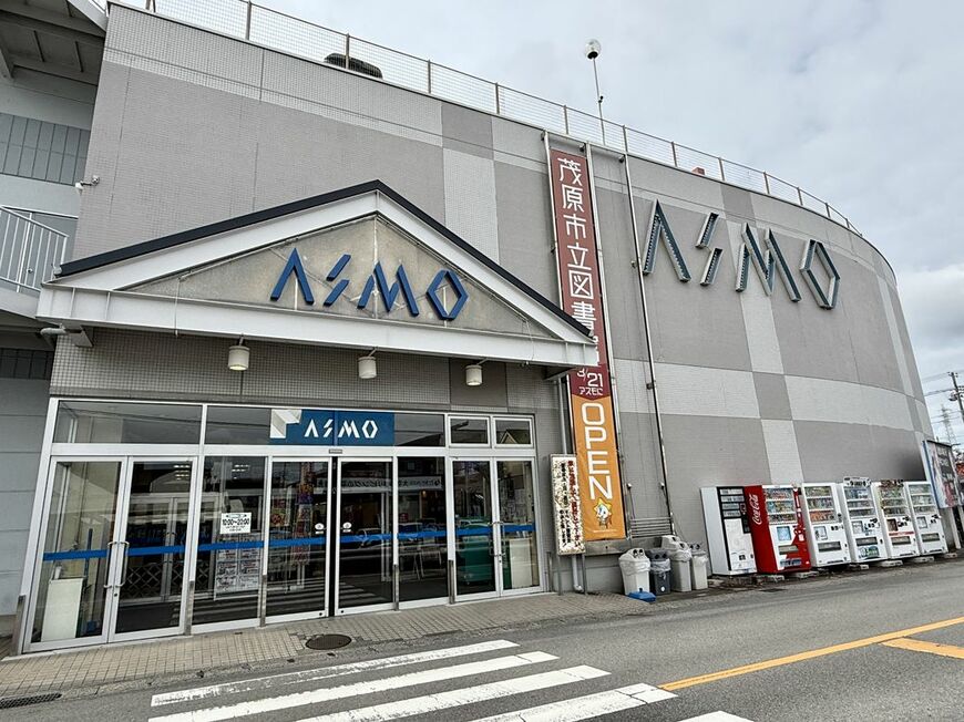 茂原市立図書館の垂れ幕が掛かっている（筆者撮影）