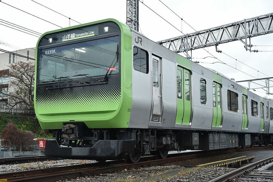 山手線のE235系。前面に貫通扉がないこの車両の同型が横須賀・総武快速線に導入される（写真：風間仁一郎）