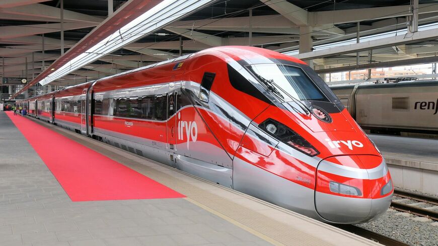 スペインの民間高速列車「イリョ（iryo）」の109型車両。写真は運行開始前の報道向け試運転時＝2022年11月（撮影：橋爪智之）