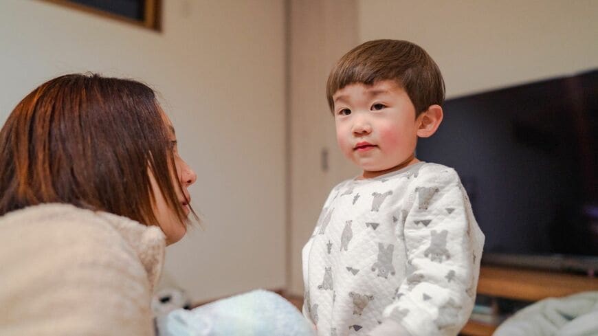 時には我慢をしてほしいけれど、我慢させすぎてもよくない子育てのむずかしさ……（写真：yuu／PIXTA）