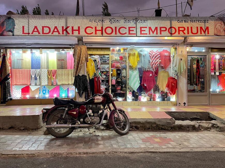 旧いロイヤルエンフィールド