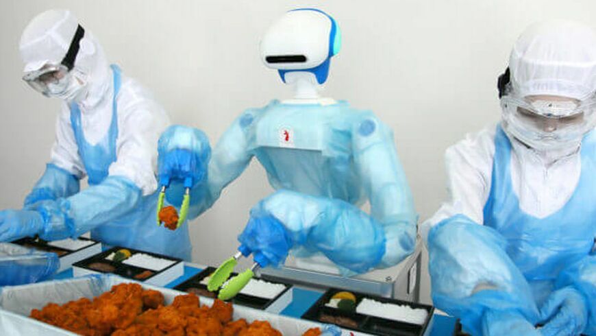 盛り付け用人型協働ロボット『Foodly』。『Foodly』の開発に初期から携わってきたエンジニアの野村弘行さんに、弁当盛り付けロボ開発に懸ける思いを聞いた（写真：エンジニアtype編集部）