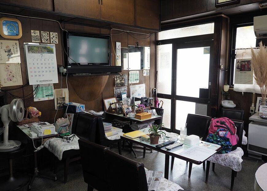昭和の実家感があふれる店内（筆者撮影） 