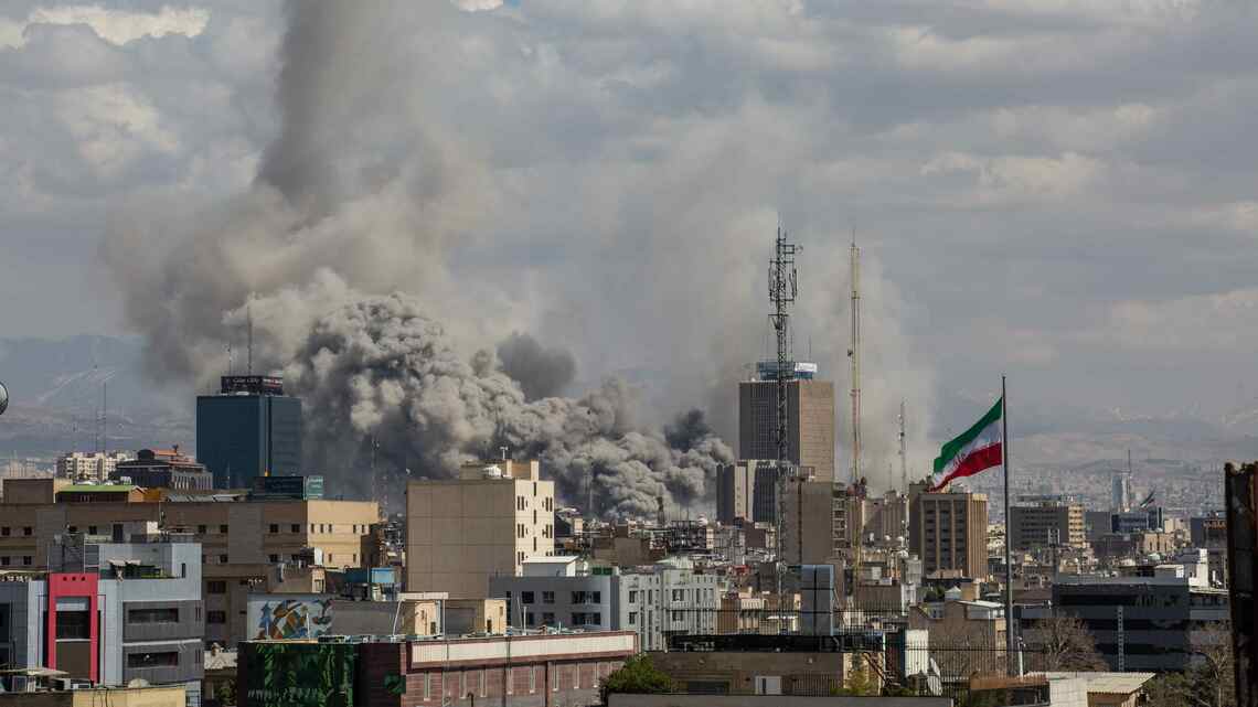 炎上するイランのテヘラン