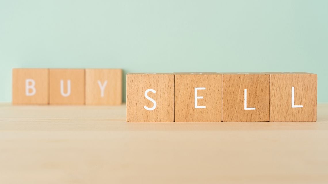 「BUY」「SELL」と印字されたブロック