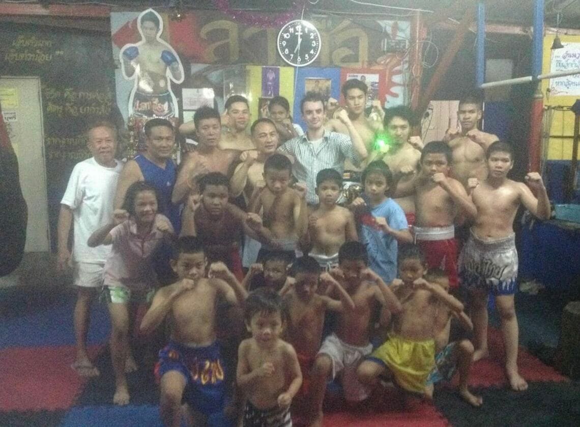 タイで修業をしていたころの岡田さん（写真：岡田さん提供）