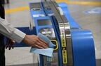 自動改札機の切符投入口を消毒