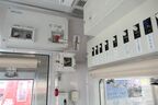 乗務員室のスイッチ類と川崎大師のお札