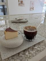 水テーブルのカフェ