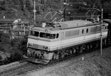 貨物列車を牽引して西武秩父線を走ったE851形。側面の丸い窓が特徴だった（撮影：南正時）